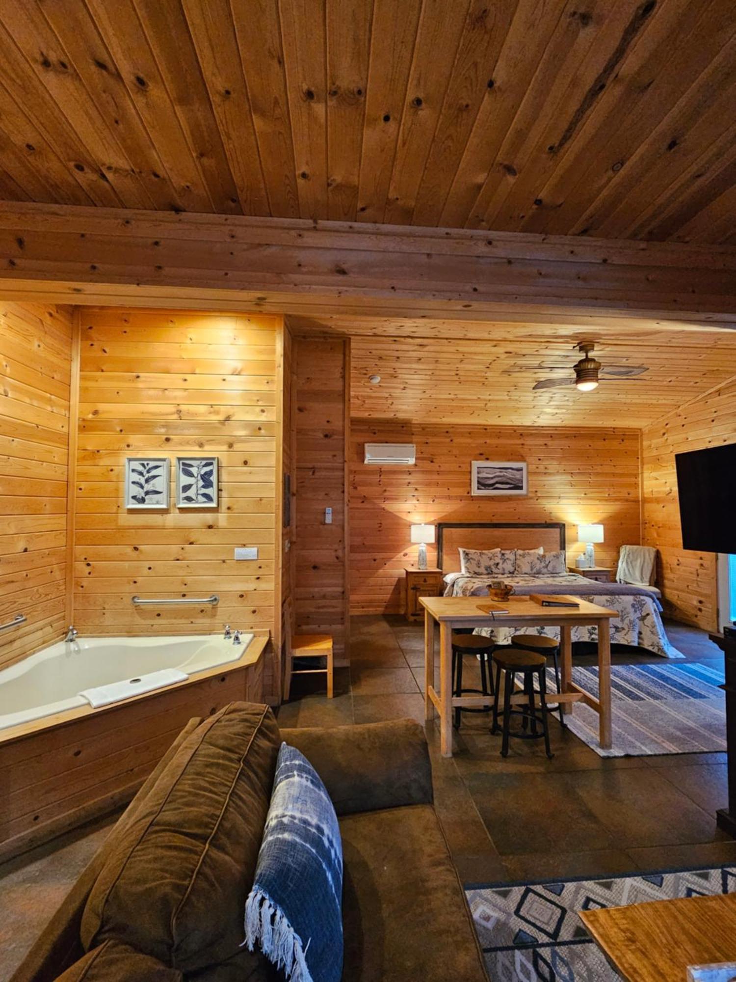 5 Min To Beaver Lake-King Bed-Fire Pit-Jetted Tub #3 Юрека Спрингс Екстериор снимка